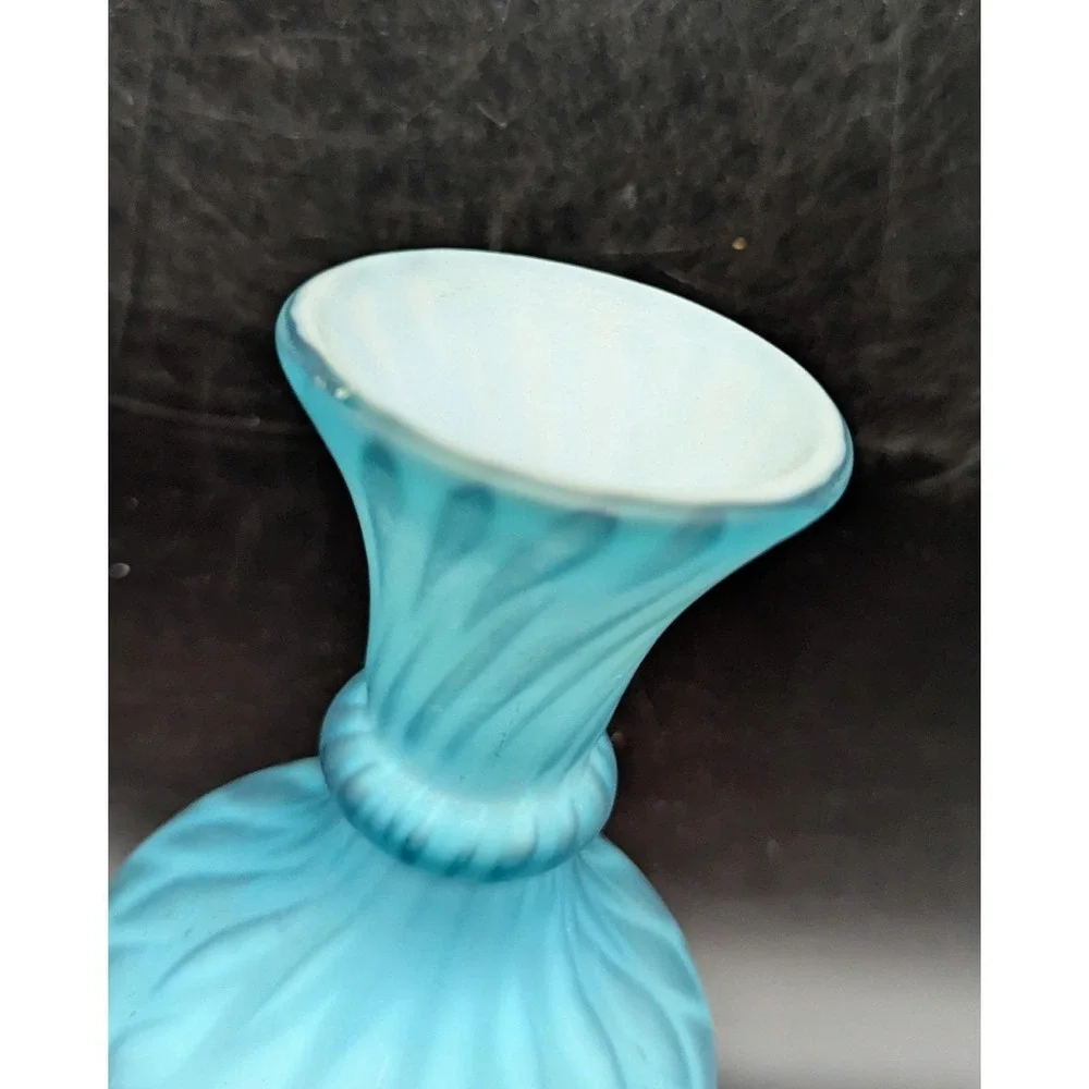 Vintage Blue Quilted Mother Of Pearl MOP Diamond Point Vase 7